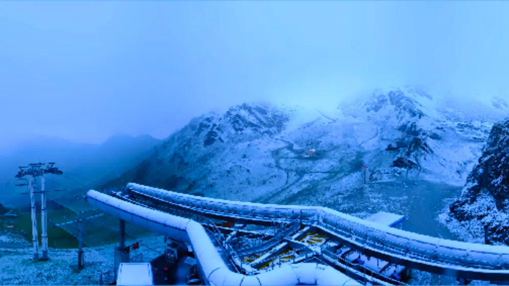 Neige en Valais. Webcam de Fontanet (2'482 m) ce mardi 8 juillet à 6h00.