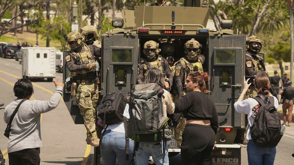 Auf Befehl von Trump. Bewaffnete ICE-Agenten stürmen Kindercamp in Los Angeles