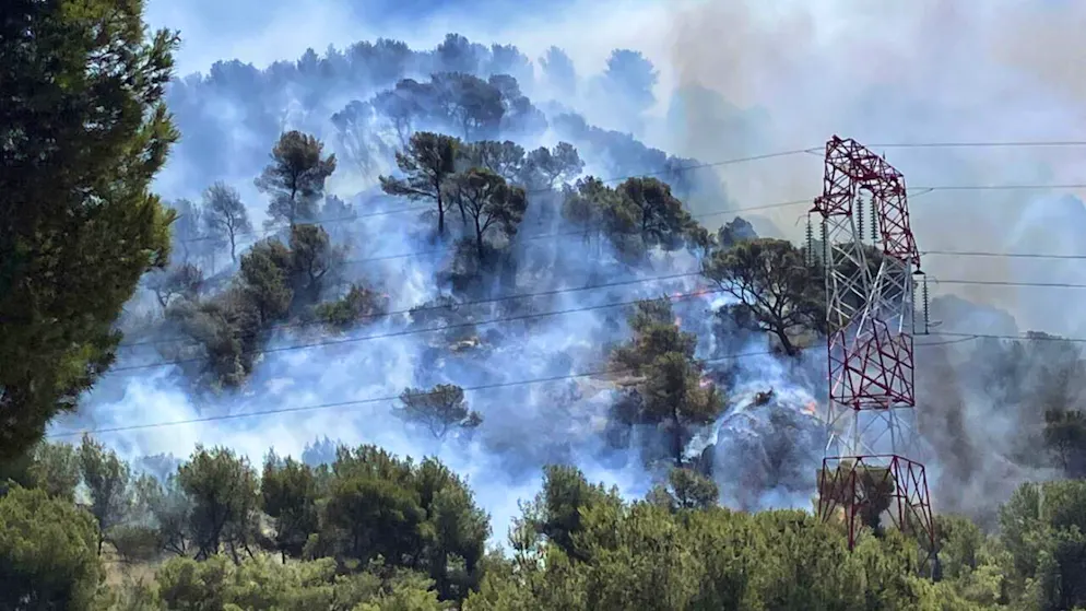 L'incendio partito dalle Pennes-Mirabeau, alle porte di Marsiglia.
