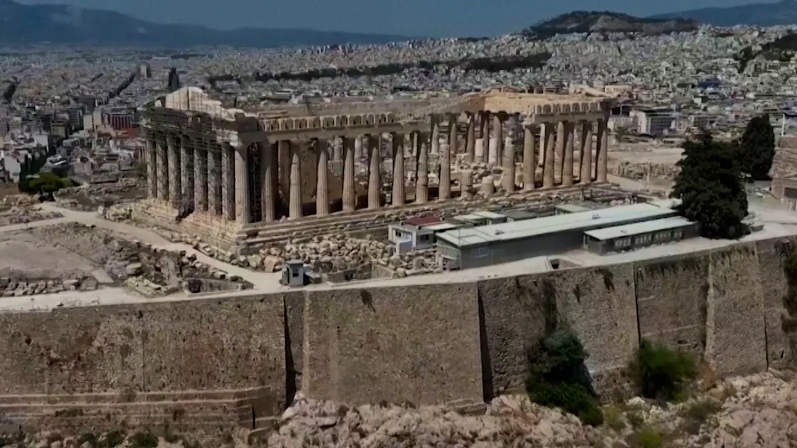 Closed due to heat: You've never seen the Acropolis like this before ...
