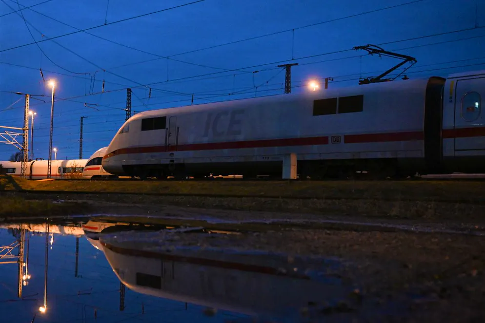 Les enquêteurs n'ont pas d'autres éléments, à ce stade, sur les raisons qui ont amené cet homme de 20 ans à attaquer et blesser quatre personnes dans un InterCity-Express (ICE) reliant Hambourg à Vienne le 3 juillet, armé d'une hache et d'un marteau.