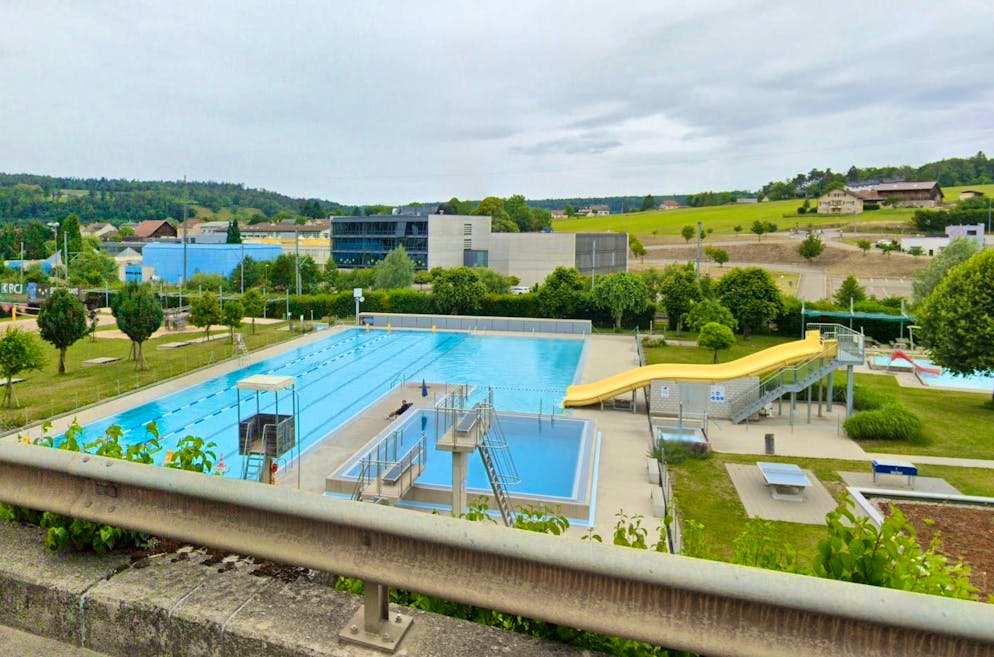 Foreigners are no longer allowed to swim in an outdoor pool in the Jura.