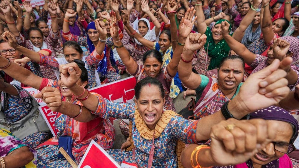 Lo sciopero generale è stato indetto dai sindacati per protestare contro le politiche economiche del governo indiano.