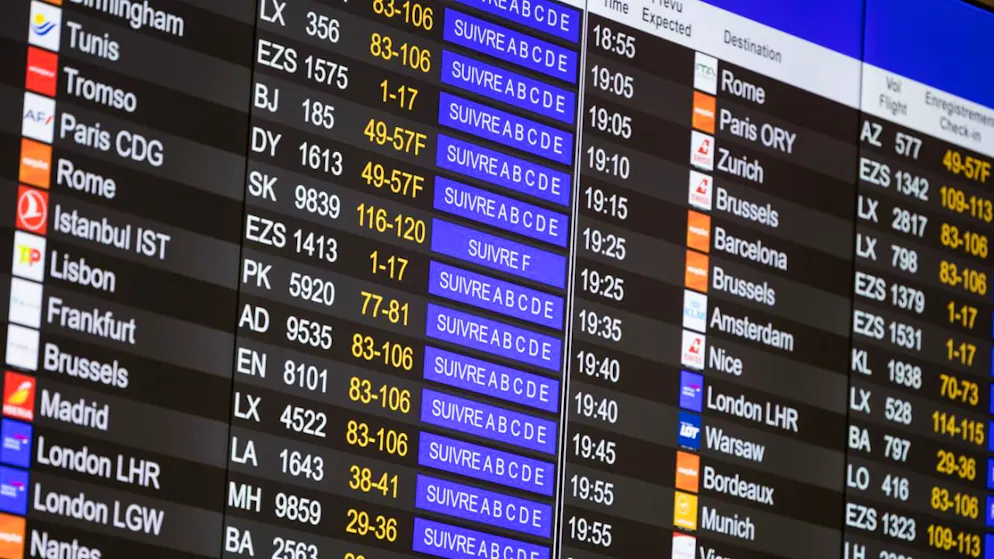 La forte affluence augmente le risque de retards et d'annulations de vols. Outre les effectifs supplémentaires, l'aéroport de Zurich utilise un système de caméras identifiant précocement les retards dans la préparation des avions ainsi qu'un systèmes de planification pour optimiser les opérations.