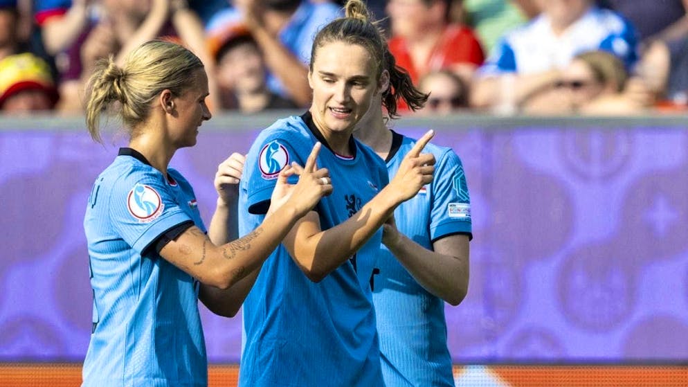 Will the Dutch goal machine also score against England? Vivianne Miedema could spoil her girlfriend Beth Mead's European Championships