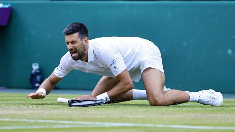 Wimbledon. Djokovic fait une mauvaise chute mais rejoint Sinner en demies