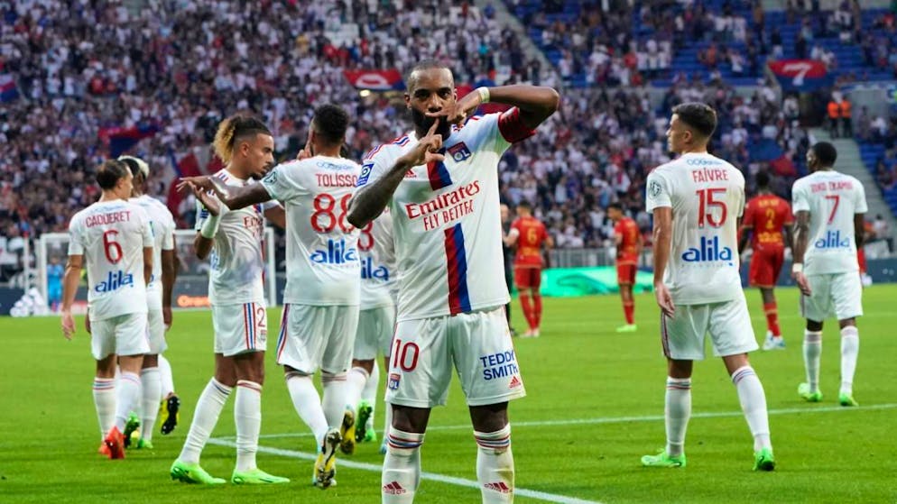 Die Nachricht von Lyons verhindertem Zwangsabstieg wird auch Captain Alexandre Lacazette freuen