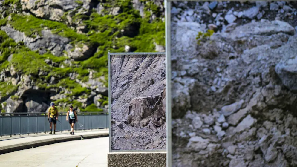 Les oeuvres de  l’artiste française Camille Llobet sont à découvrir sur la partie sommitale du barrage de Mauvoisin.