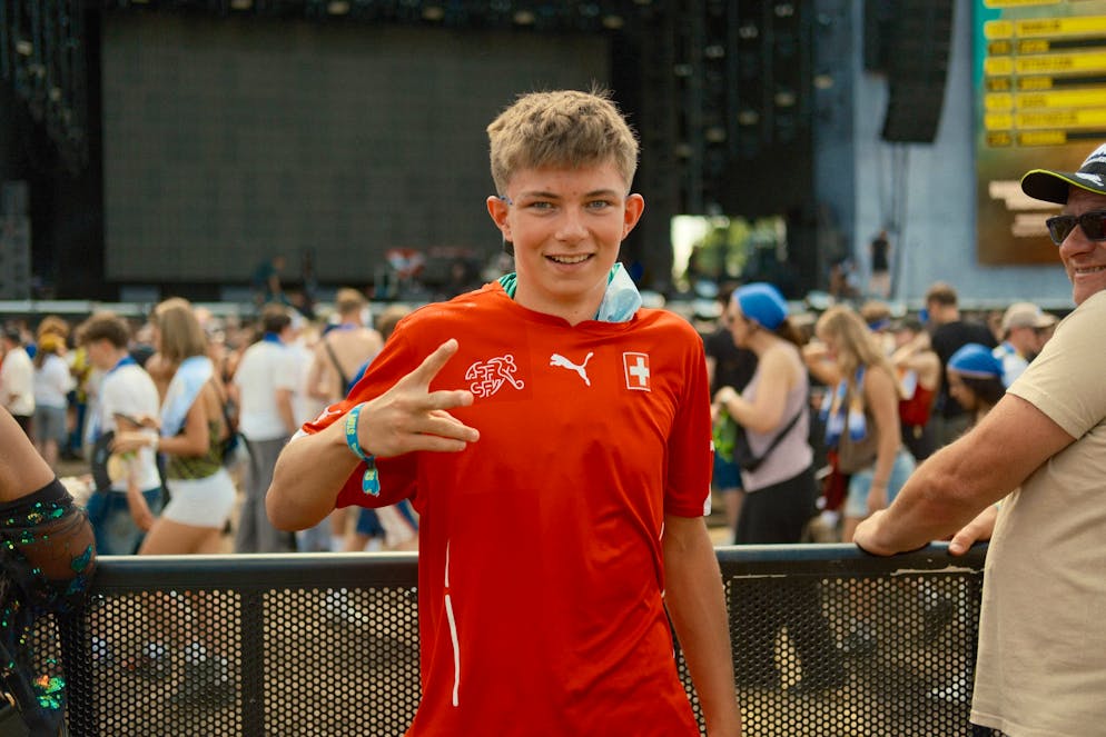 Frauen-Nati-Support in Frauenfeld. So oder so: Nebst Rap-Lyrics wird heute auch die Zeile «Hopp Schwiiz» gebrüllt.