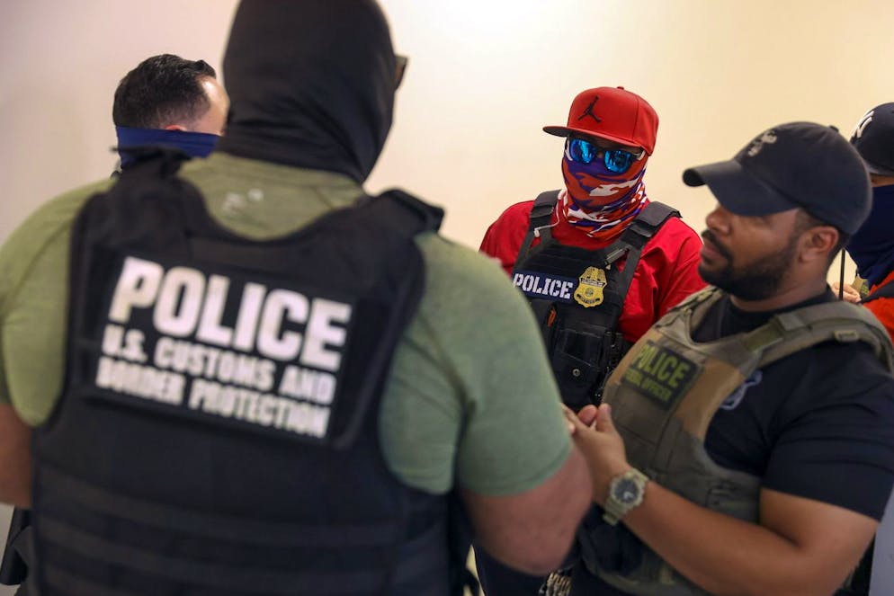 Beamte der Einwanderungsbehörde gehen teils radikal vor.