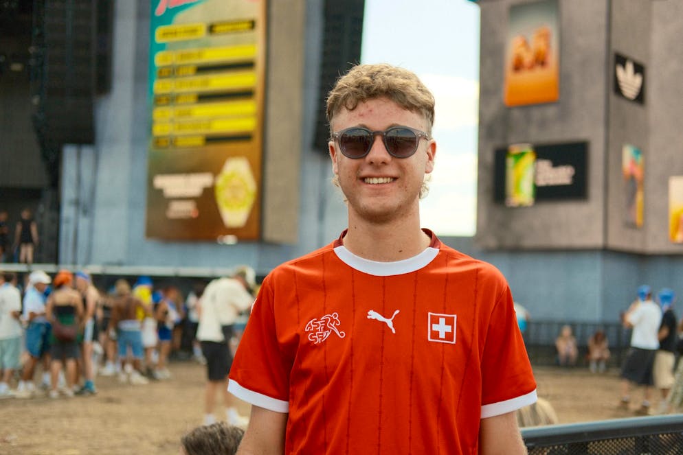 Frauen-Nati-Support in Frauenfeld. ...das Lachen auf den Lippen aber hoffentlich auch noch nach Abpfiff.