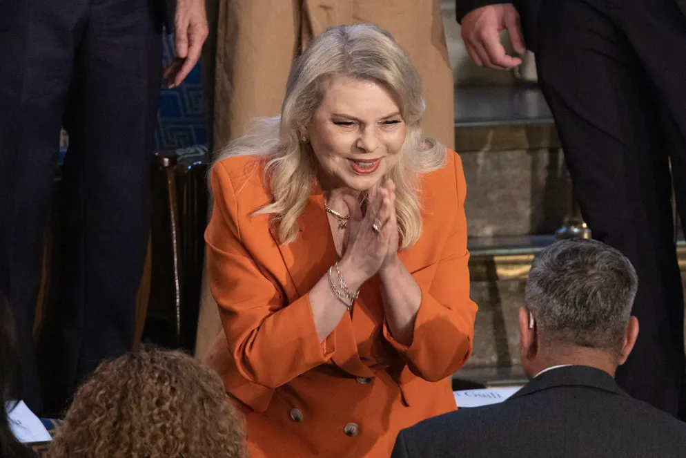 Mariée à Benjamin Netanyahu depuis 1991 et âgée de 66 ans, soit 9 ans de moins que son mari, Sara Netanyahu a fait l'objet de plusieurs enquêtes, notamment pour corruption, fraude et abus de confiance et a été interrogée dans le cadre du procès en cours pour corruption de son mari (archive).