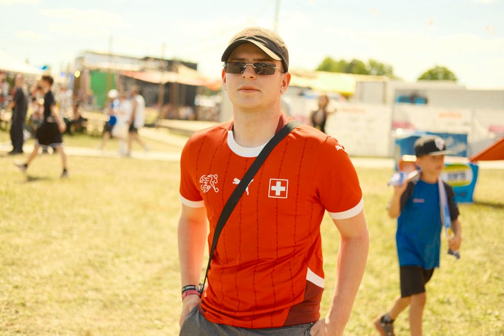 Frauen-Nati-Support in Frauenfeld. Ob der Support aus Frauenfeld heute Abend Glück bringt?