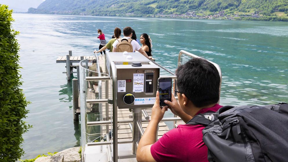 I turisti coreani pagano 5 franchi per scattare una foto dal iconico pontile del film romantico «Crash Landing On You».