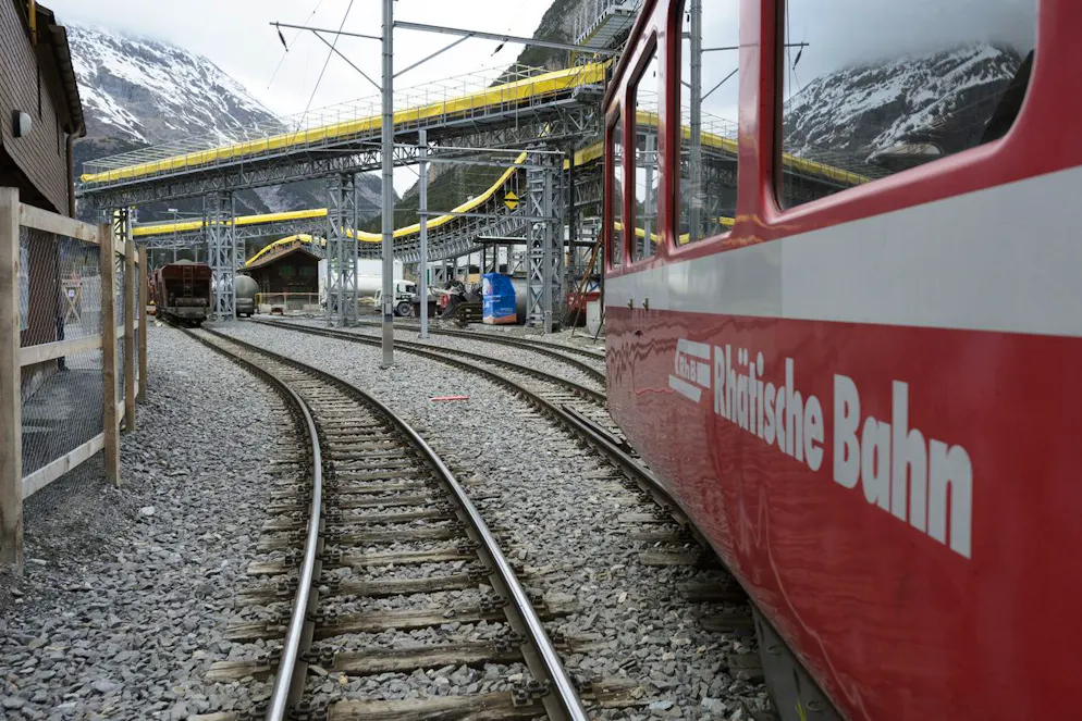La ligne ferroviaire de l'Albula est interrompue depuis jeudi à la mi-journée entre Thusis (GR) et Tiefencastel (GR) en raison de la chute de pierres qui ont endommagé l'infrastructure. (image d'illustration)