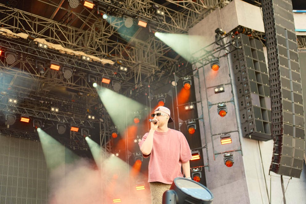 Openair Frauenfeld 2025. Wenig Leute, viel Energie: Der Solothurner Rapper Manillio eröffnet die Hauptbühne.