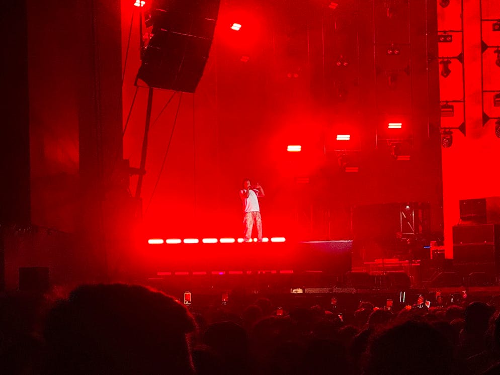 Ken Carson. US-Star Ken Carson übernimmt am Freitagabend die Arena Stage.