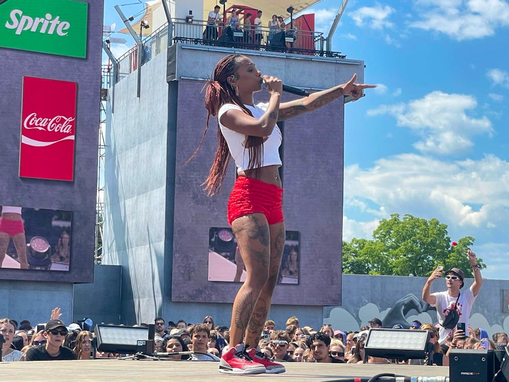 Freche Nura – live und direkt.