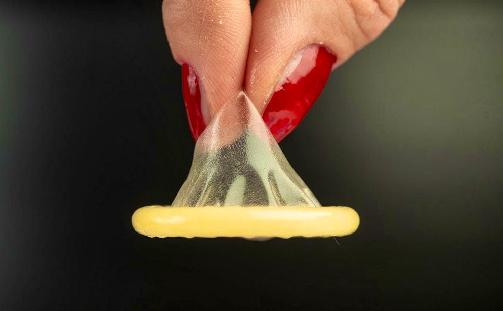 In the summer months, various suppliers sell 10 to 20 percent more condoms than in the rest of the year. Summer vacations and the open air season are obvious reasons for this.