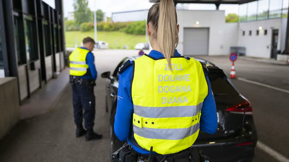 In Buchs SG. Customs officers discover 356,000 euros in cash on train passenger