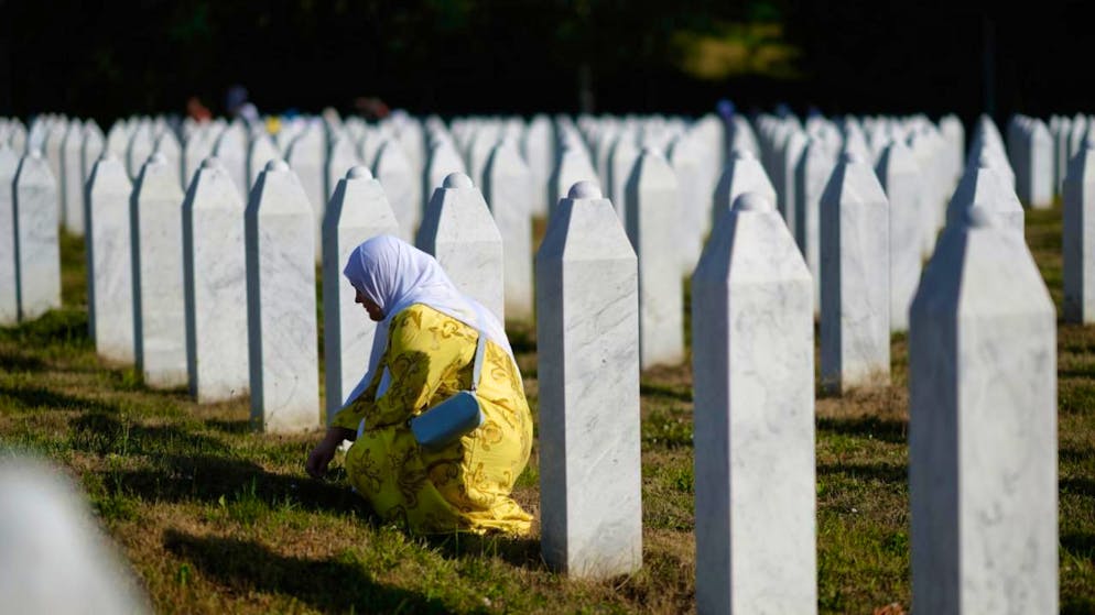 Le tombe delle vittime del genocidio di Srebrenica al memoriale di Potocari