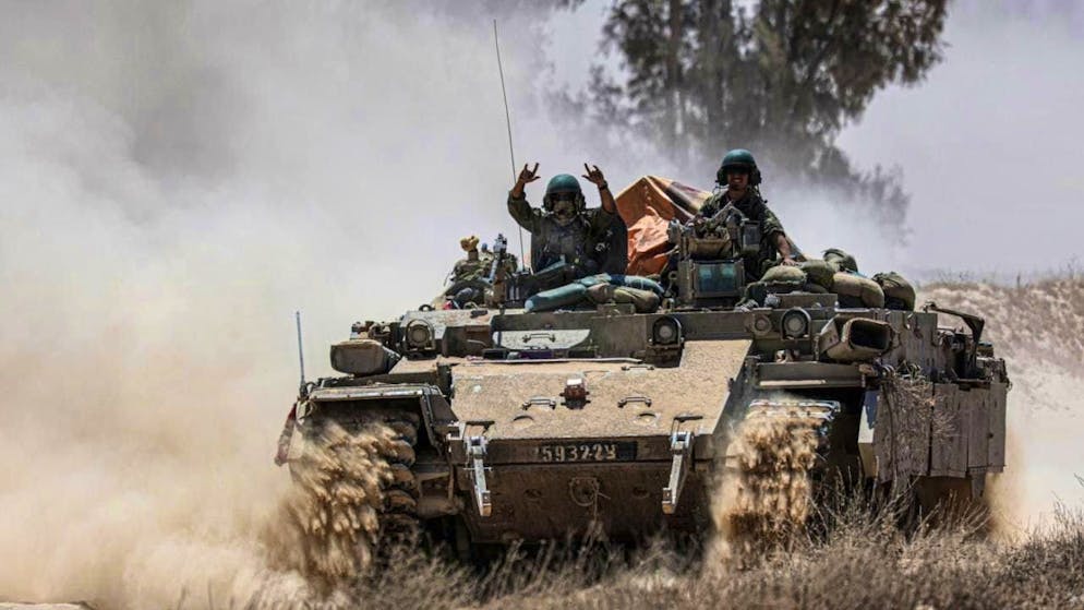 ARCHIVE - An Israeli armored personnel carrier drives along Israel's southern border with the Gaza Strip. (Archive photo) Photo: Saeed Qaq/ZUMA Press Wire/dpa