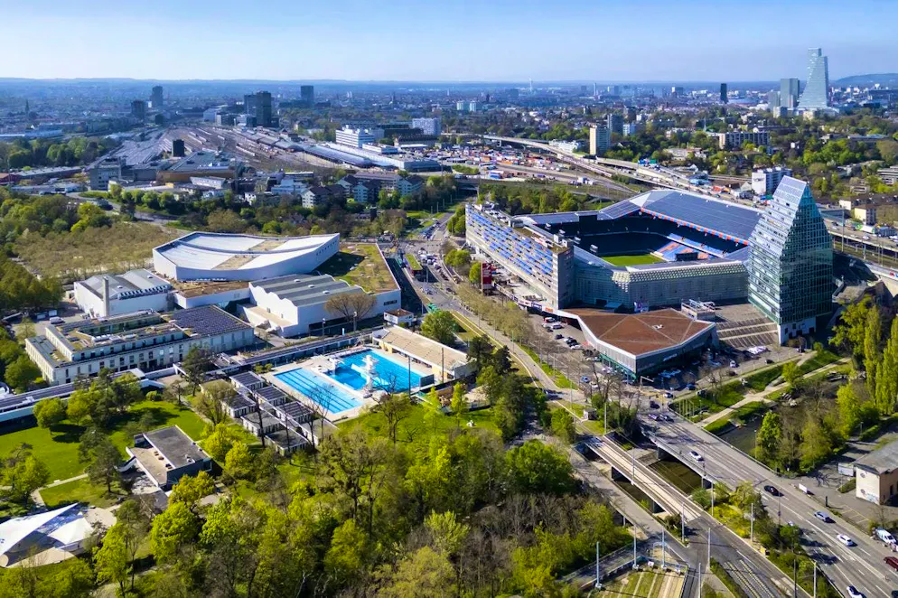 The St. Jakob garden pool is right next to the football stadium.