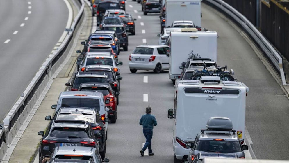 Traffico. Un'altra domenica di code al tunnel del San Gottardo