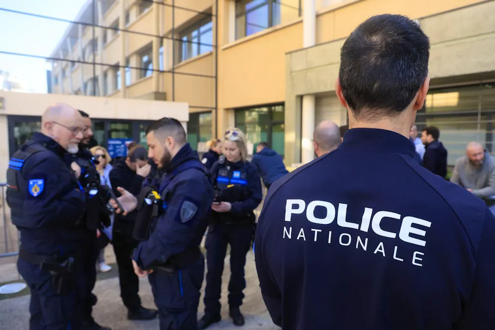Les suspects ont été interpellées vendredi en fin de soirée, alors que deux d'entre eux étaient en train de voler du carburant dans des véhicules.