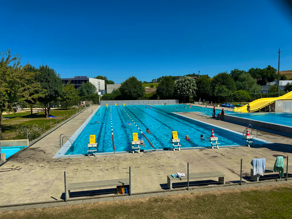 Il piccolo centro balneare di Porrentruy.