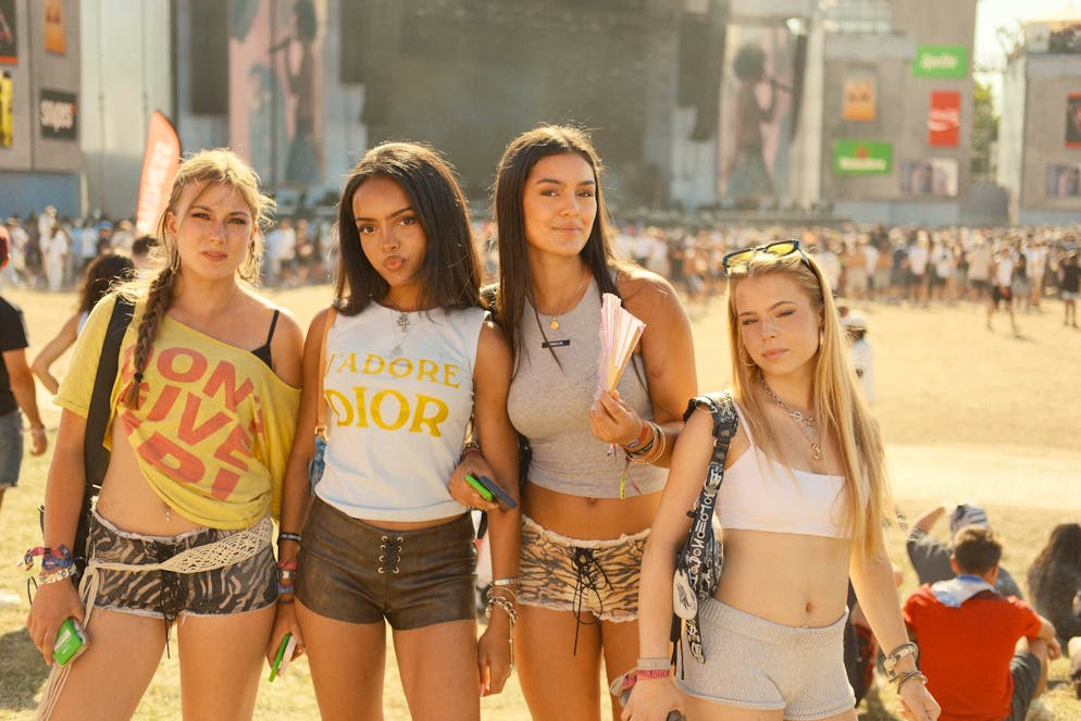 OAF 2025: Hot, hot, hotter am Finaltag. Kurze Hosen oder Tops – bestes Outfit bei diesen Temperaturen.