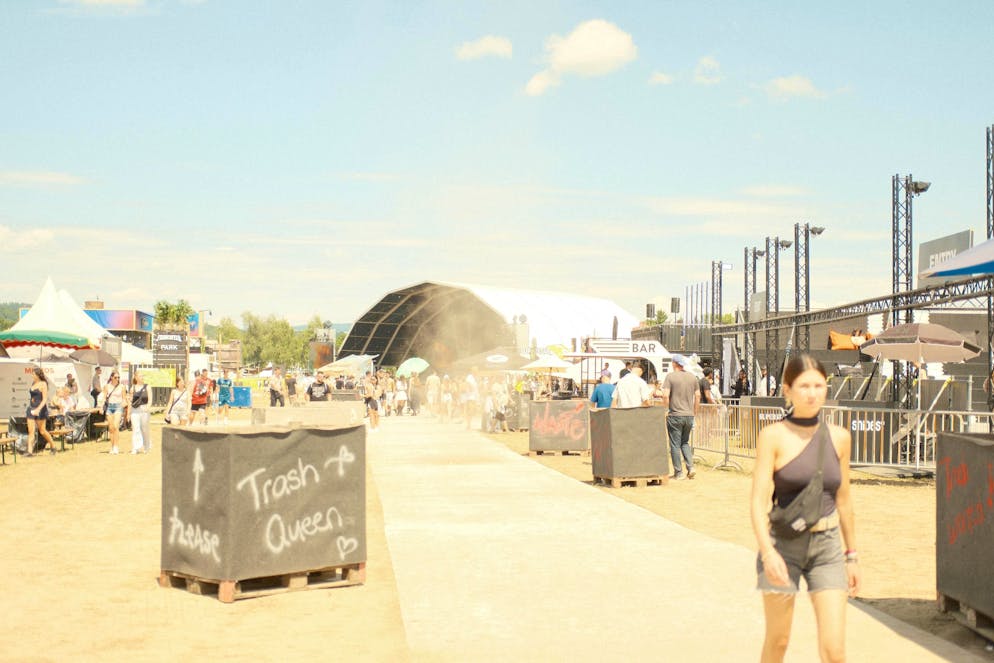 OAF 2025: Chillin' Samstag, Ruhe vor dem Sturm. Noch herrscht Ruhe vor dem Sturm. Oh, ein Mini-Tornado.
