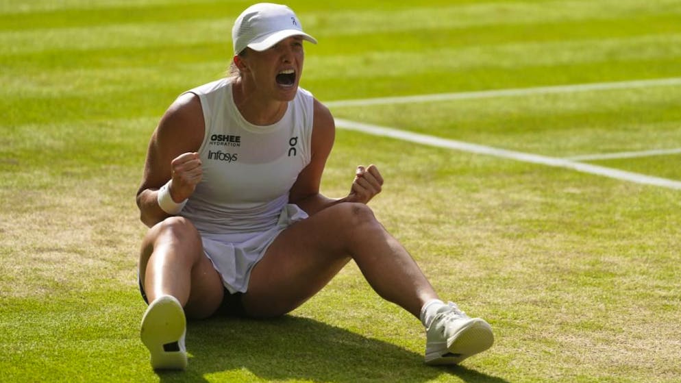 Wimbledon ticker. 6:0, 6:0! Swiatek overruns Anisimova in the final and takes the title