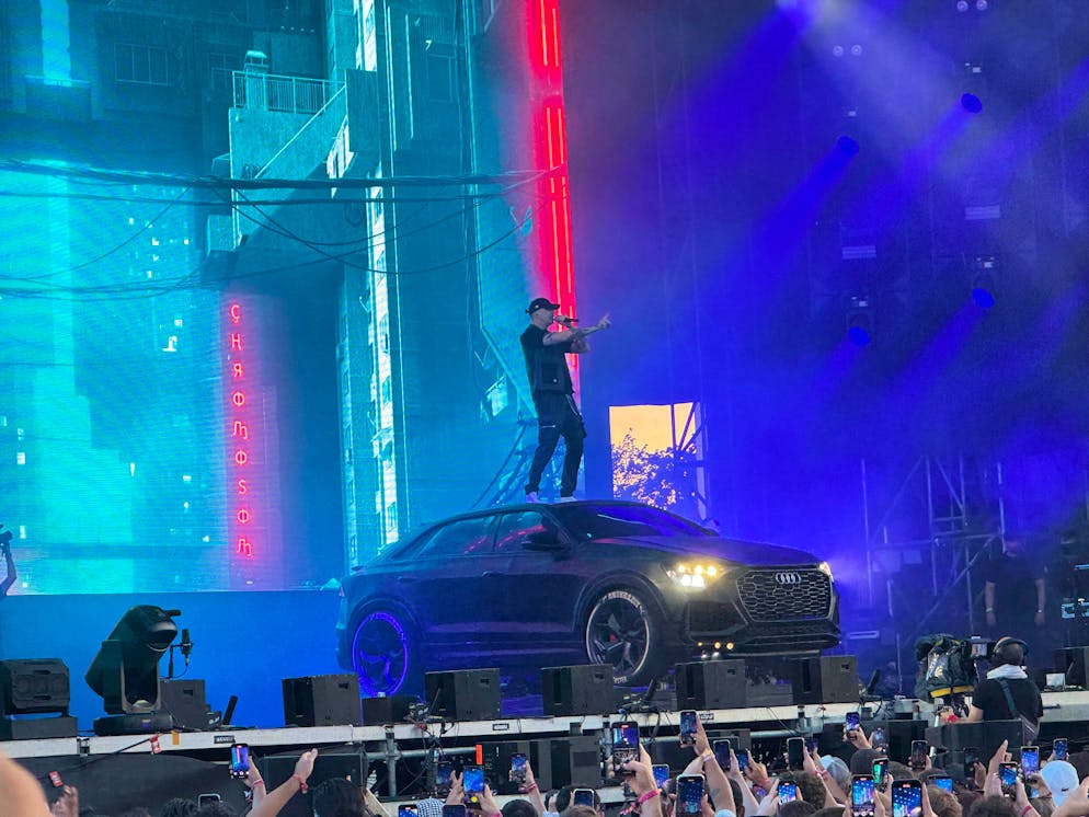 Openair Frauenfeld 2025. Was für ein Auftakt am Samstag: RAF Camora mit seinem Flitzer am OAF 2025.