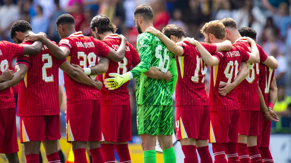 First game after death. Moving moments before kick-off: Liverpool mourn Diogo Jota
