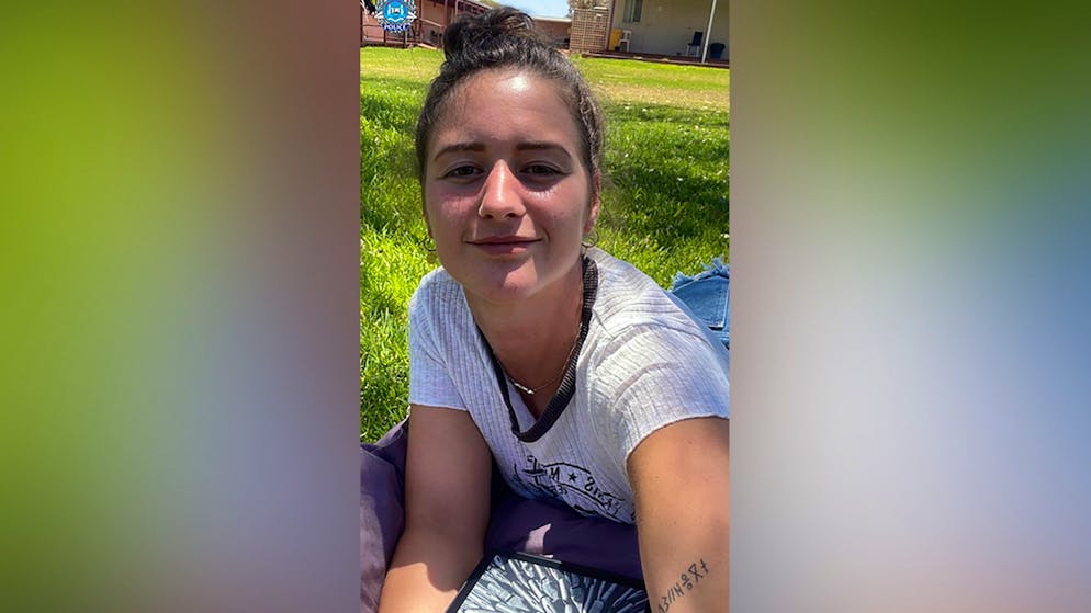 Odyssey after car breakdown. Backpacker wanders alone in the Australian outback for eleven days