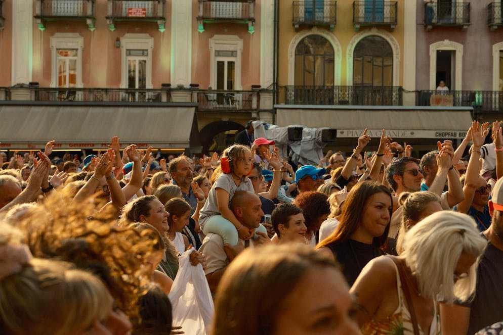 M&S Konzertplätze. Und wem es auf der Piazza Grande zu laut wird, kann sich zum Glück eines Ohrschutzes bedienen.