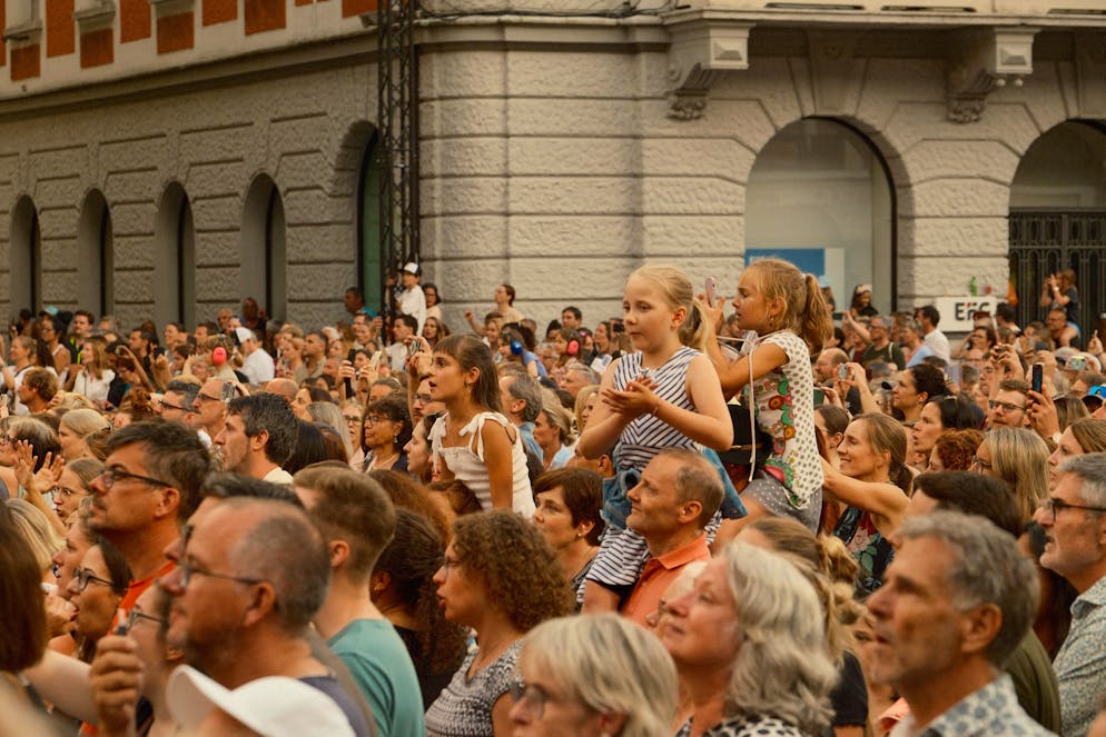 M&S Alvaro. Selbst die Kleinsten kommen dank starken Schultern zu einer perfekten Sicht.
