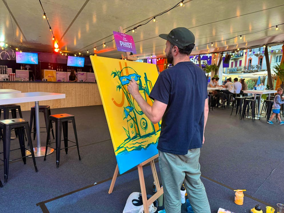 M&S Live-Painting. The result will be colorful works.