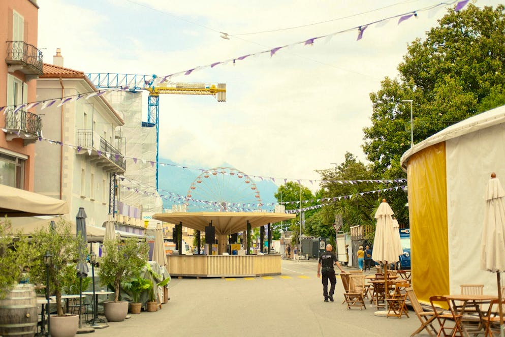 M&S 1. The weather in Locarno is changeable today.