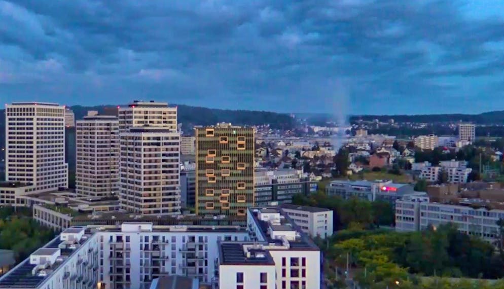 A column of smoke was still visible over Zurich Oerlikon on Sunday morning.