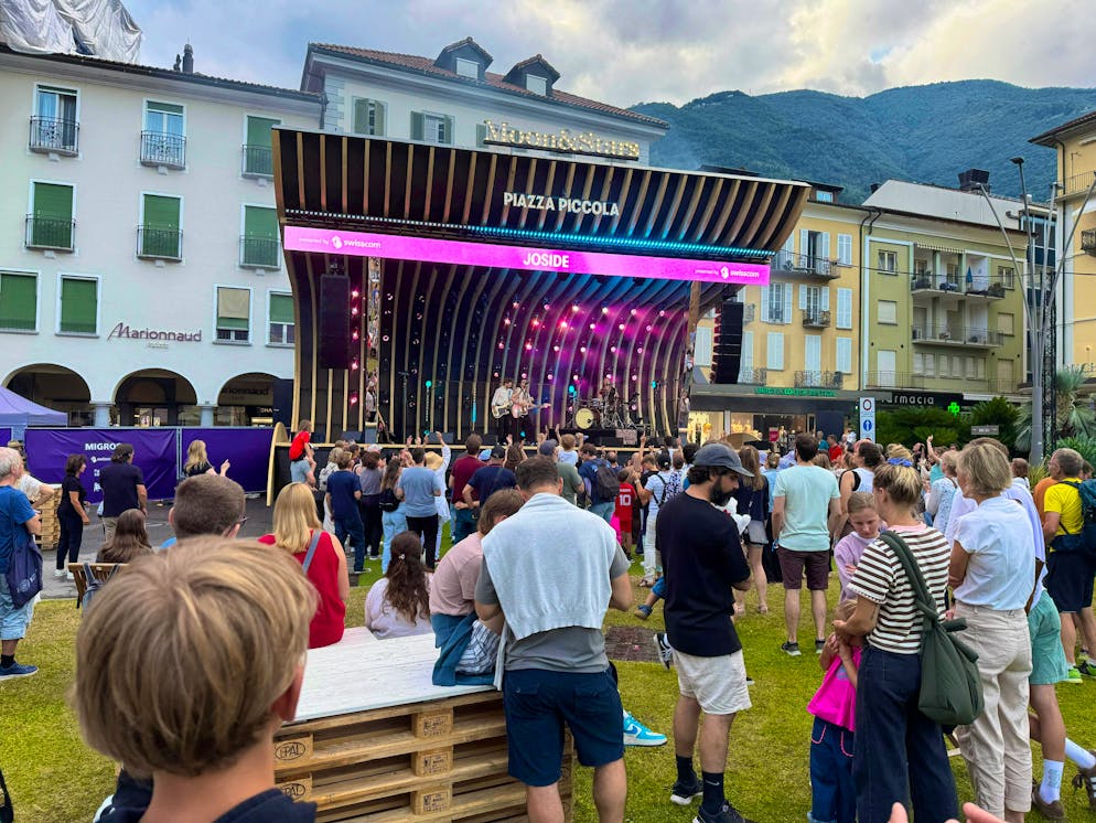 There's also live music on the Piazza Piccola: Swiss alternative rock band Joside play here.