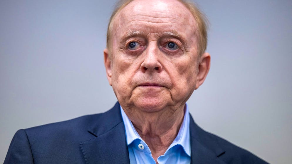 Convicted of fraud. Celebrity chef Alfons Schuhbeck remains at large due to cancer