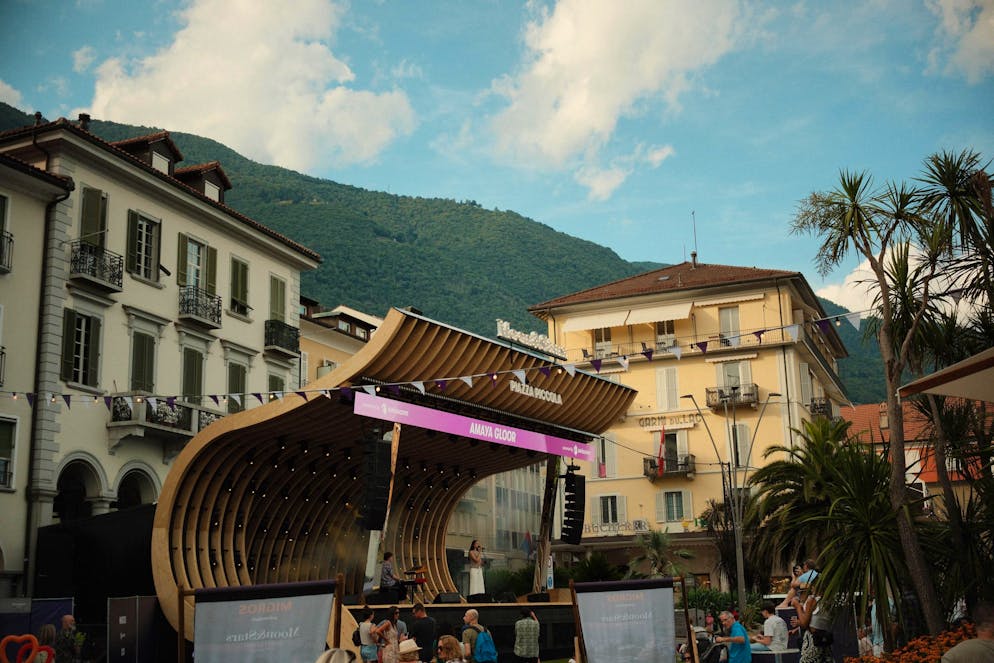 M&S Montag. Später wird auch noch Nickless die Piazza Piccola rocken.