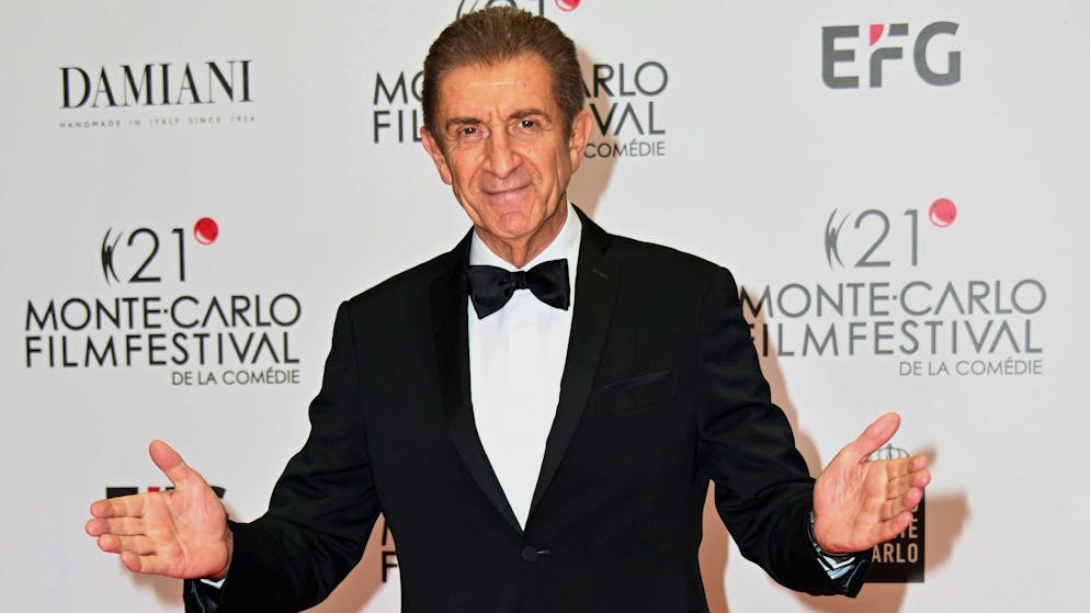 36 anni di differenza. Ezio Greggio condivide il primo scatto con la giovane fidanzata Nataly Ospina