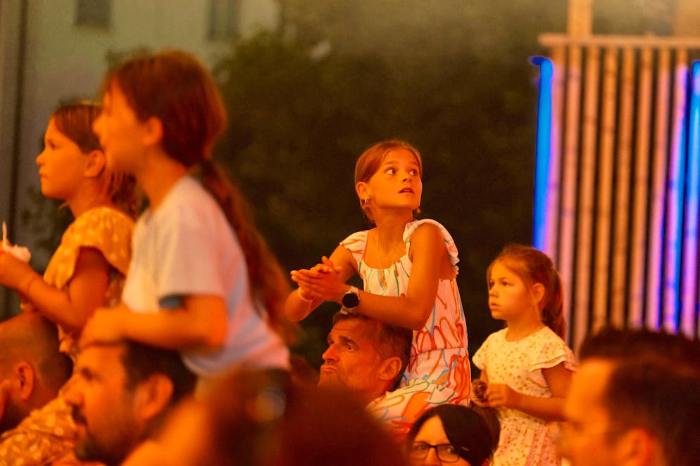 M&S Nickless. ...or who had such strong shoulders at their disposal...