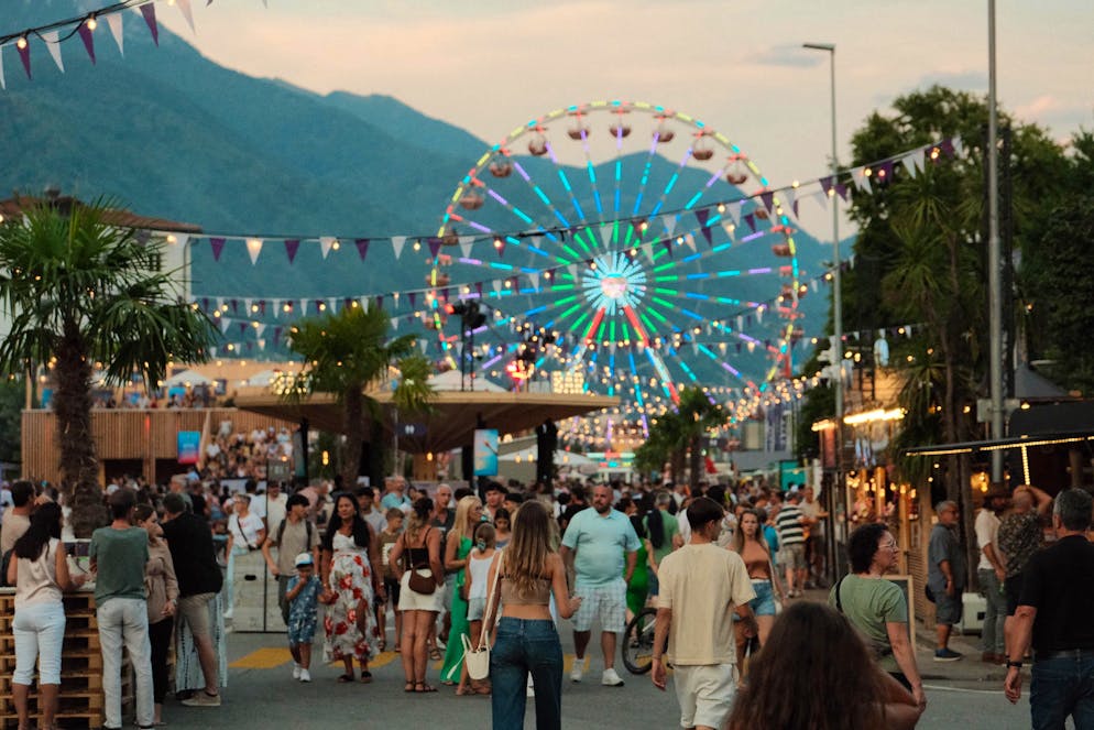 M&S Nickless. Und das alles bei prächtiger Abendstimmung.