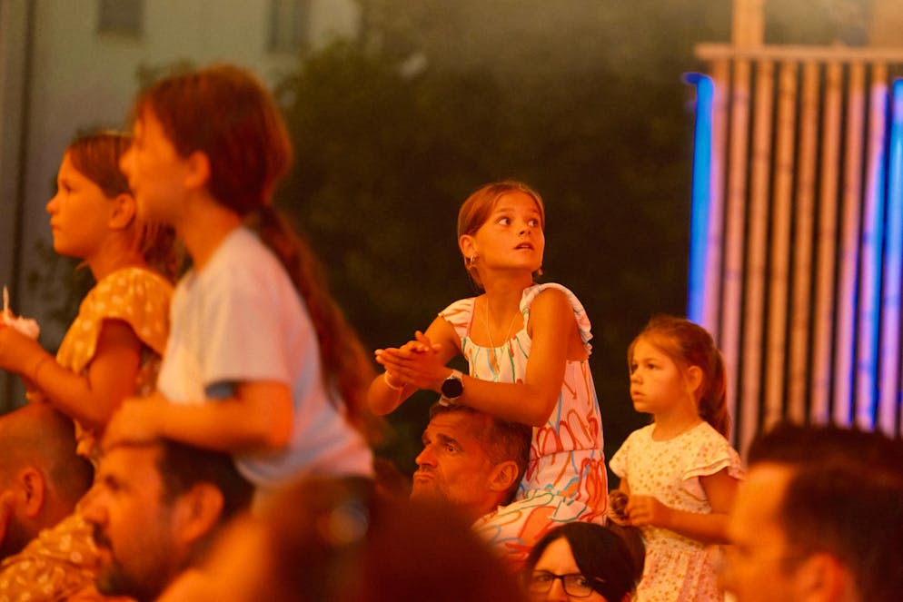 M&S Nickless. ...oder wer solch starke Schultern zur Verfügung hatte...