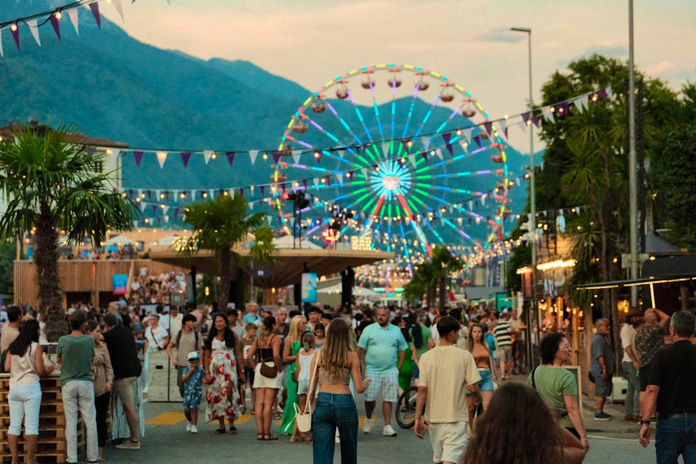 M&S Nickless. And all in a magnificent evening atmosphere.