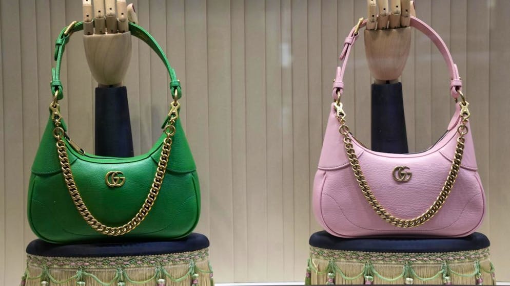 I "paperoni" tendono ultimamente a spendere meno per i beni di lusso, come le borsette di grandi marche. (Immagine d'archivio).